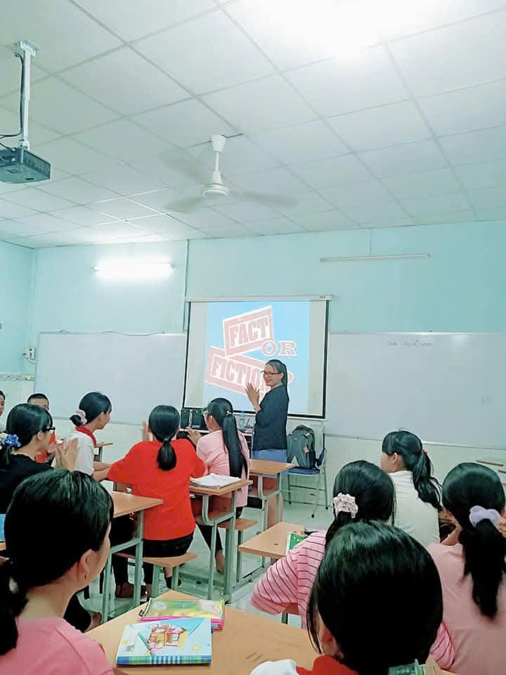 Hoạt động thảo luận và phản biện trong lớp học